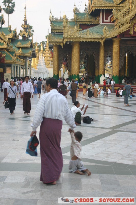 Yangon - Shwedagon Pagoda
Mots-clés: myanmar Burma Birmanie Pagode personnes