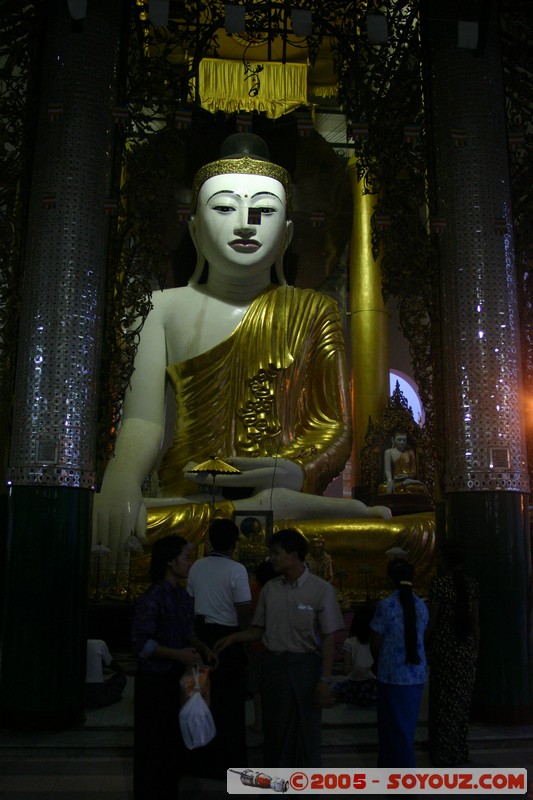 Yangon - Shwedagon Pagoda
Mots-clés: myanmar Burma Birmanie Pagode sunset statue