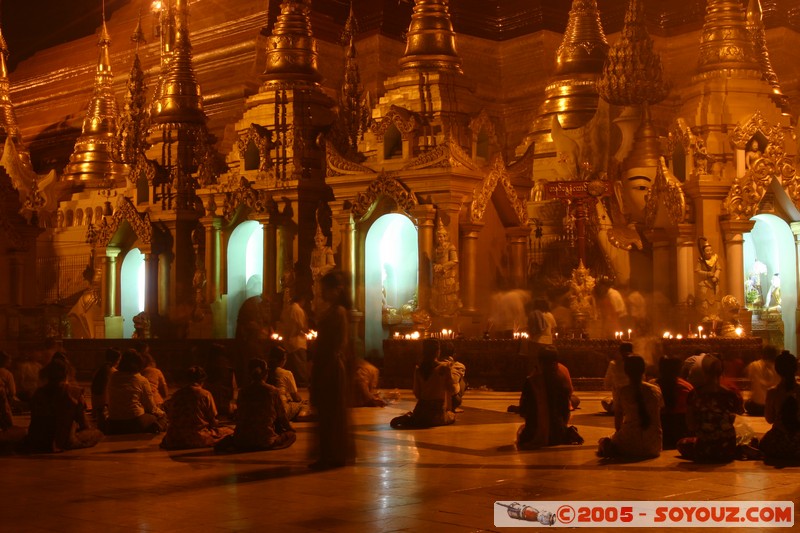 Yangon - Shwedagon Pagoda
Mots-clés: myanmar Burma Birmanie Pagode Nuit personnes