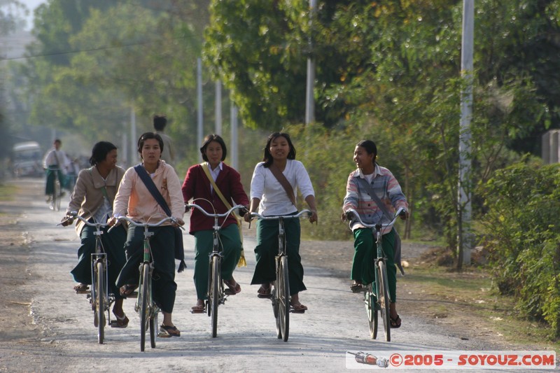 Nyaung Shwe
Mots-clés: myanmar Burma Birmanie velo personnes