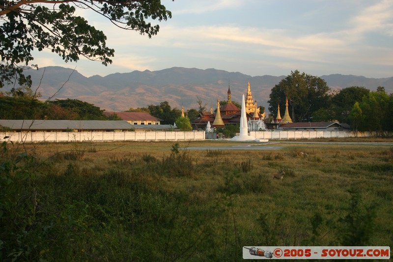 Nyaung Shwe - Yangon Kyaung
Mots-clés: myanmar Burma Birmanie Pagode