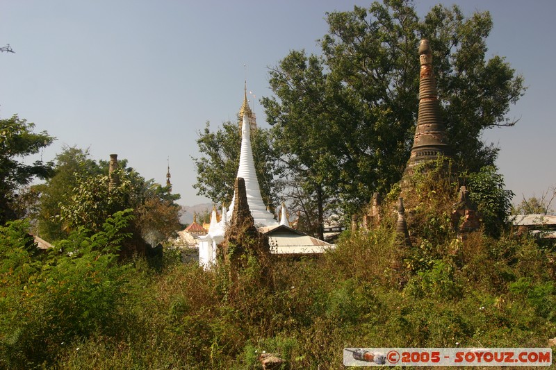Nyaung Shwe - Stupa and Pagoda
Mots-clés: myanmar Burma Birmanie Pagode