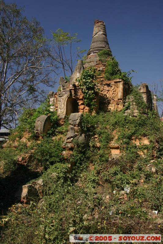 Nyaung Shwe - Stupa and Pagoda
Mots-clés: myanmar Burma Birmanie Pagode