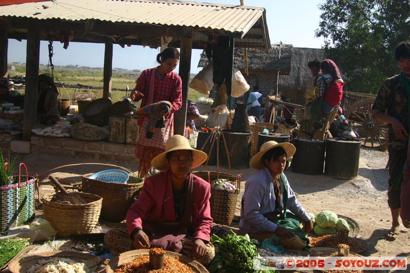 Inle lake - Lingin - Marche
Mots-clés: myanmar Burma Birmanie Marche personnes