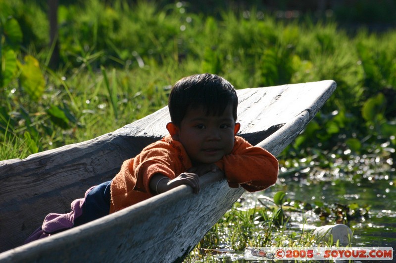 Inle lake - Ywama - Intha child
Mots-clés: myanmar Burma Birmanie personnes bateau Lac