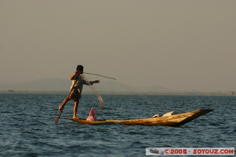 Inle lake - Pecheur au filet
Mots-clés: myanmar Burma Birmanie pecheur bateau personnes Lac