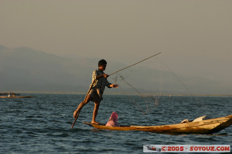 Inle lake - Pecheur au filet
Mots-clés: myanmar Burma Birmanie pecheur bateau personnes Lac