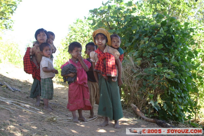 Nyaung Shwe Hills - Intha people
Mots-clés: myanmar Burma Birmanie personnes