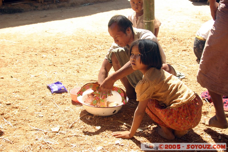 Nyaung Shwe Hills - Intha people
Mots-clés: myanmar Burma Birmanie personnes