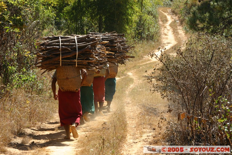 Nyaung Shwe Hills - Intha people
Mots-clés: myanmar Burma Birmanie personnes