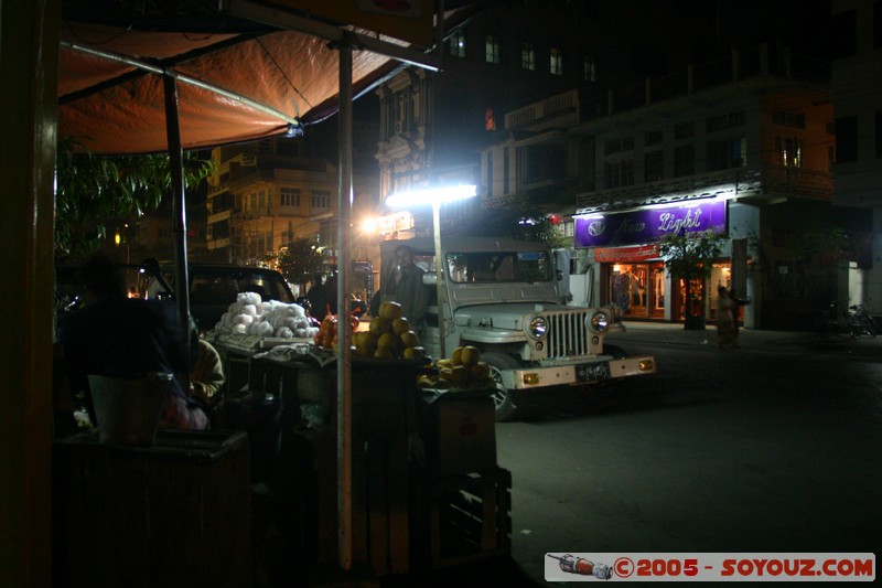 Mandalay by night
Mots-clés: myanmar Burma Birmanie Nuit