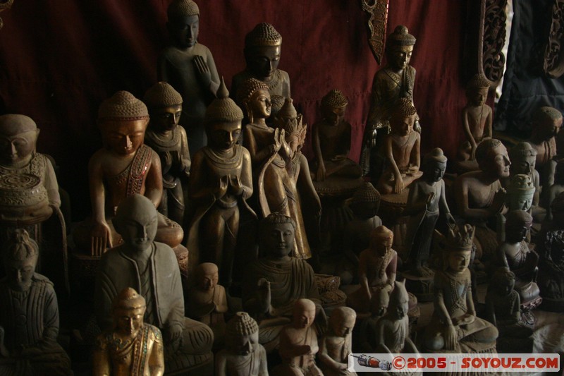 Mandalay - Figurines votives
Mots-clés: myanmar Burma Birmanie statue