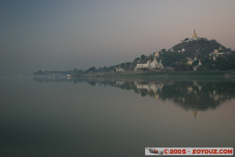 Ayeyarwady River - Pagoda
Mots-clés: myanmar Burma Birmanie Pagode Riviere brume