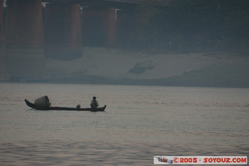 Ayeyarwady River
Mots-clés: myanmar Burma Birmanie Riviere bateau brume