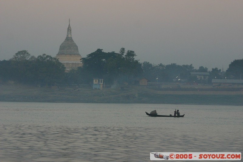 Ayeyarwady River
Mots-clés: myanmar Burma Birmanie Riviere bateau brume