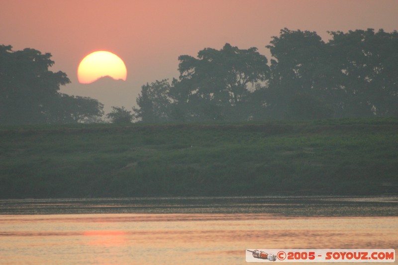 Sunrise on Ayeyarwady River
Mots-clés: myanmar Burma Birmanie Riviere sunset