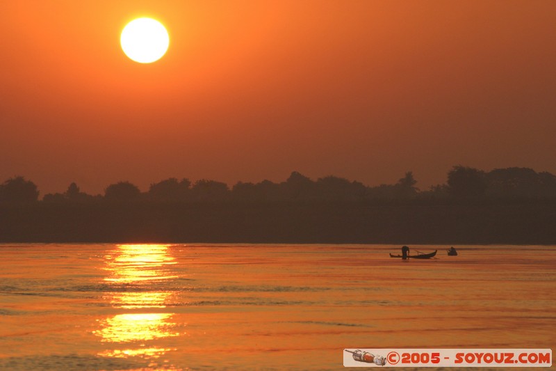 Sunrise on Ayeyarwady River
Mots-clés: myanmar Burma Birmanie Riviere sunset bateau