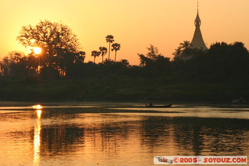 Sunrise on Ayeyarwady River
Mots-clés: myanmar Burma Birmanie Riviere sunset Pagode