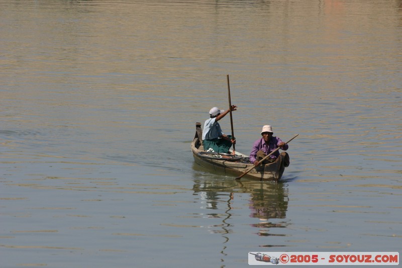 Ayeyarwady River
Mots-clés: myanmar Burma Birmanie Riviere bateau personnes