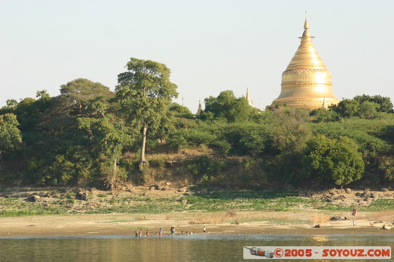 Bagan - Shwe-zi-gon Paya
Mots-clés: myanmar Burma Birmanie Riviere Ruines Pagode