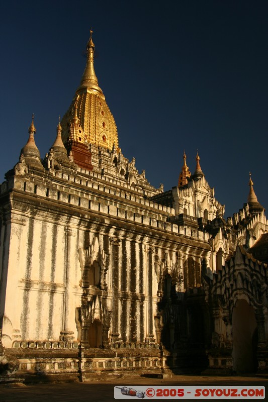 Bagan - Ananda Pahto
Mots-clés: myanmar Burma Birmanie Ruines Pagode