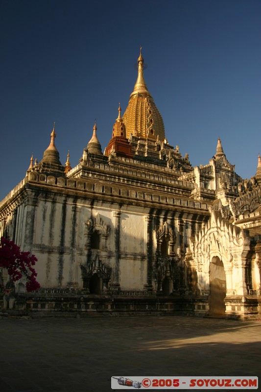 Bagan - Ananda Pahto
Mots-clés: myanmar Burma Birmanie Ruines Pagode