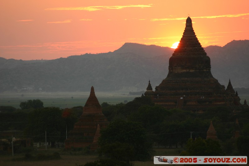 Bagan - Mingala-zedi at sunset
Mots-clés: myanmar Burma Birmanie sunset Ruines Pagode