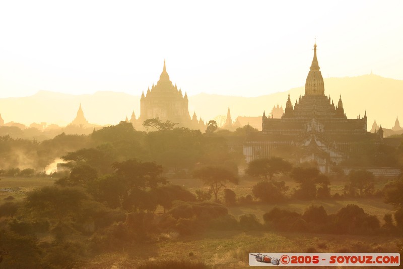 Bagan - That-byin-nyu Pahto and Ananda Pahto
Mots-clés: myanmar Burma Birmanie sunset Ruines Pagode