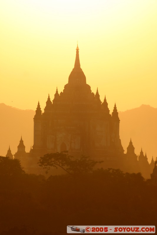 Bagan - That-byin-nyu Pahto
Mots-clés: myanmar Burma Birmanie sunset Ruines Pagode brume