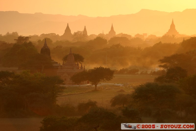 Bagan
Mots-clés: myanmar Burma Birmanie sunset Ruines Pagode brume