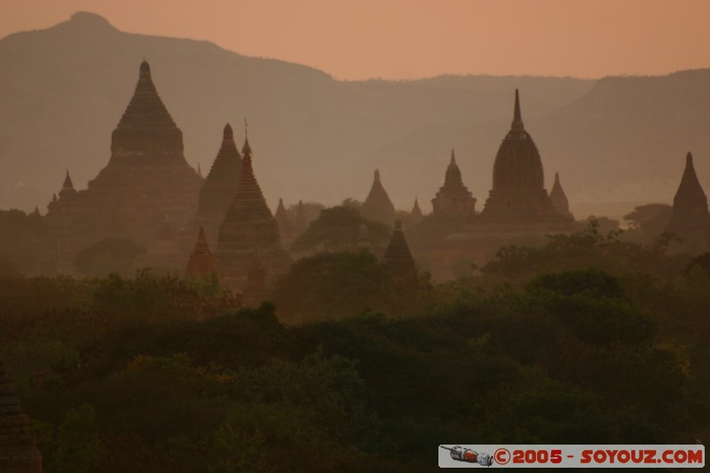 Bagan - That-byin-nyu Pahto
Mots-clés: myanmar Burma Birmanie sunset Ruines Pagode brume