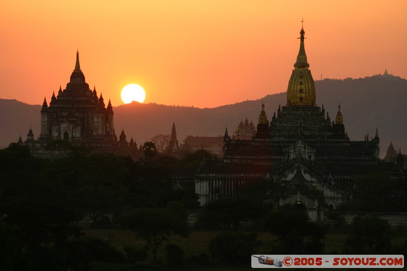 Bagan - That-byin-nyu Pahto and Ananda Pahto
Mots-clés: myanmar Burma Birmanie sunset Ruines Pagode