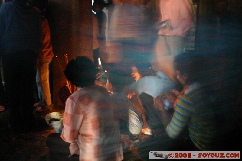 Angkor Thom - Bayon - prieres
Mots-clés: patrimoine unesco Ruines