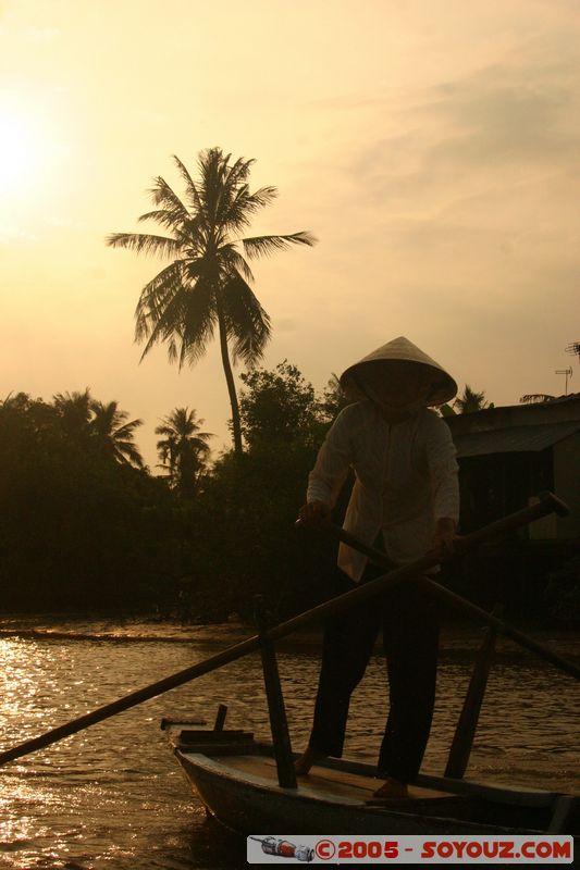 Cai Rang - Canals
Mots-clés: Vietnam bateau sunset Riviere personnes