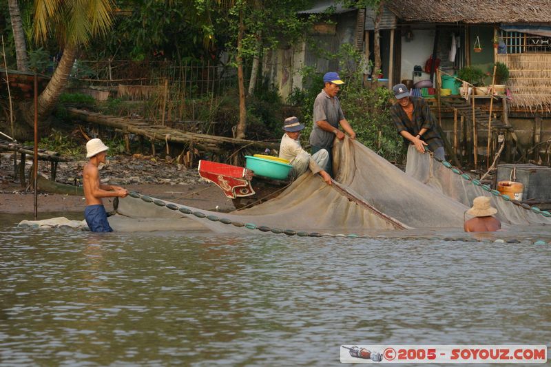 Cai Rang - Canals - Fishermen
Mots-clés: Vietnam Riviere personnes pecheur