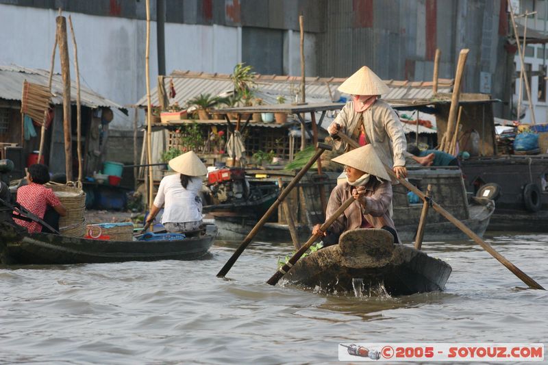 Cai Rang - Floating Market
Mots-clés: Vietnam Riviere personnes bateau Marche floating market