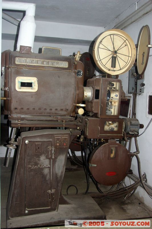 Saigon - Hoi Truong Thong Nhat - Nichion Projector
Mots-clés: Vietnam HÃ´-Chi-Minh-Ville Ho Chi Minh cinema