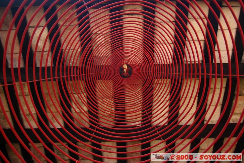 Saigon - Giac Lam Pagoda - Incense spiral
Mots-clés: Vietnam HÃ´-Chi-Minh-Ville Ho Chi Minh Boudhiste Pagode