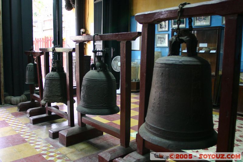 Hoi An - Quan Cong Temple - Bells
Mots-clés: Vietnam Hoi An patrimoine unesco cloche Boudhiste