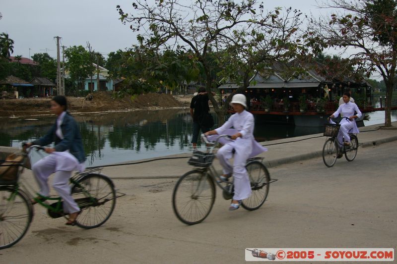 Hoi An - Women bicycling
Mots-clés: Vietnam Hoi An patrimoine unesco personnes velo