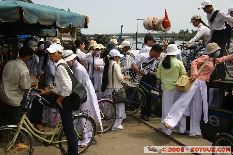 Hoi An - Women on the docks
Mots-clés: Vietnam Hoi An patrimoine unesco personnes