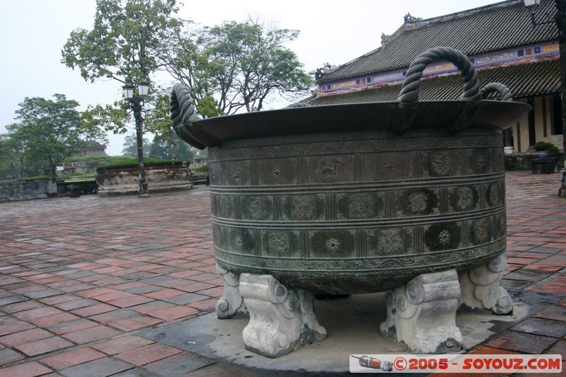 Hue - Imperial City - Vac Dong (Bronze cauldron)
Mots-clés: Vietnam sculpture
