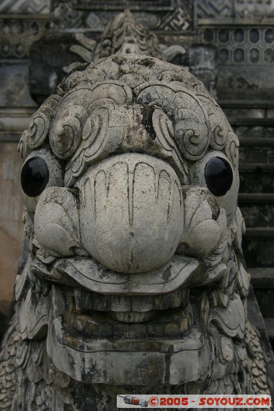 Tomb of Khai Dinh - Dragon
Mots-clés: Vietnam cimetiere sculpture