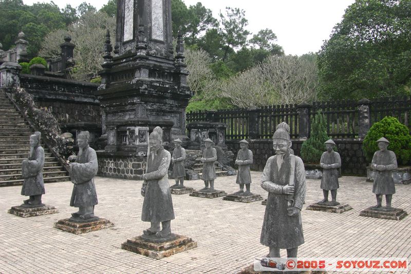 Tomb of Khai Dinh - mandarins statues
Mots-clés: Vietnam cimetiere statue