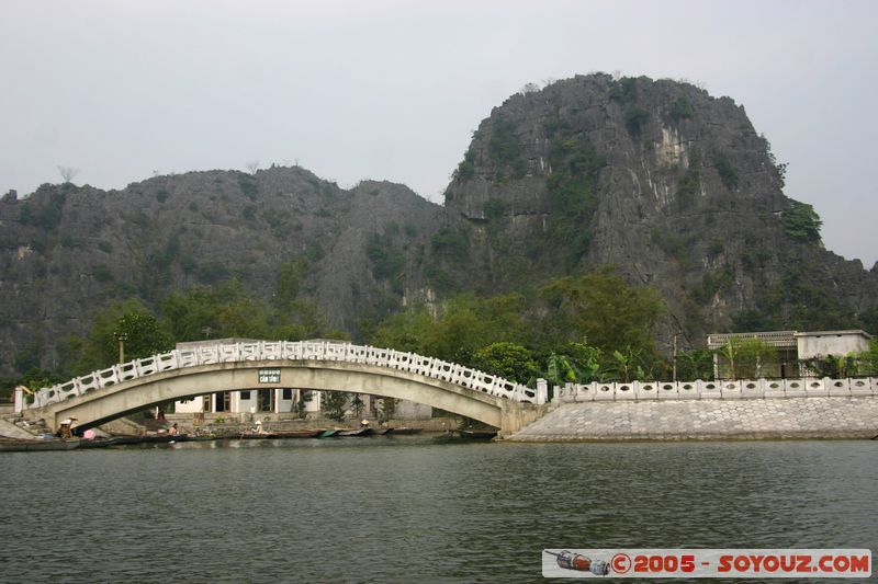 Ninh Binh - Tam Coc
Mots-clés: Vietnam Riviere Pont