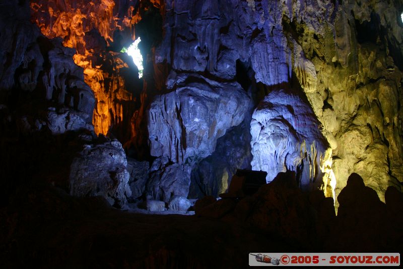 Halong Bay - Sung Sot Caves (Grotte des Surprises)
Mots-clés: Vietnam patrimoine unesco grotte