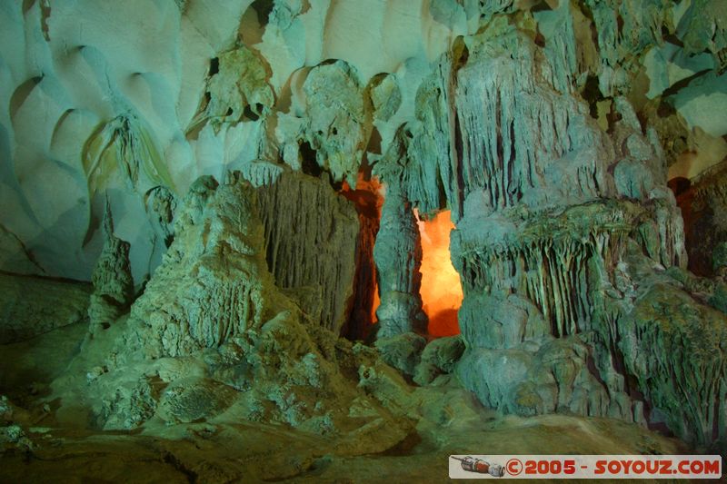 Halong Bay - Sung Sot Caves (Grotte des Surprises)
Mots-clés: Vietnam patrimoine unesco grotte