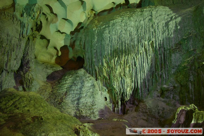 Halong Bay - Sung Sot Caves (Grotte des Surprises)
Mots-clés: Vietnam patrimoine unesco grotte