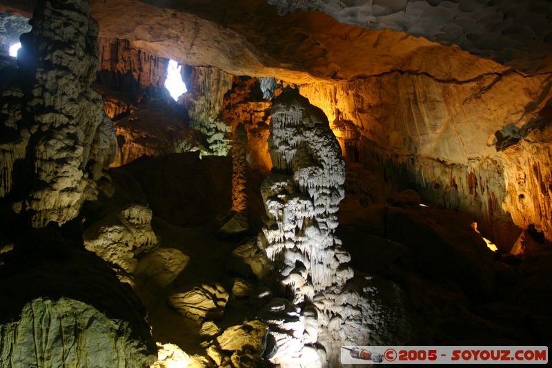 Halong Bay - Sung Sot Caves (Grotte des Surprises)
Mots-clés: Vietnam patrimoine unesco grotte