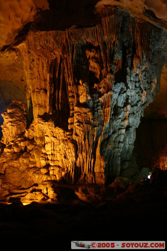 Halong Bay - Sung Sot Caves (Grotte des Surprises)
Mots-clés: Vietnam patrimoine unesco grotte